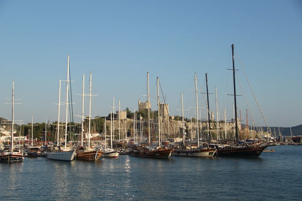 Bodrum Kalesi ve önünde yelkenliler